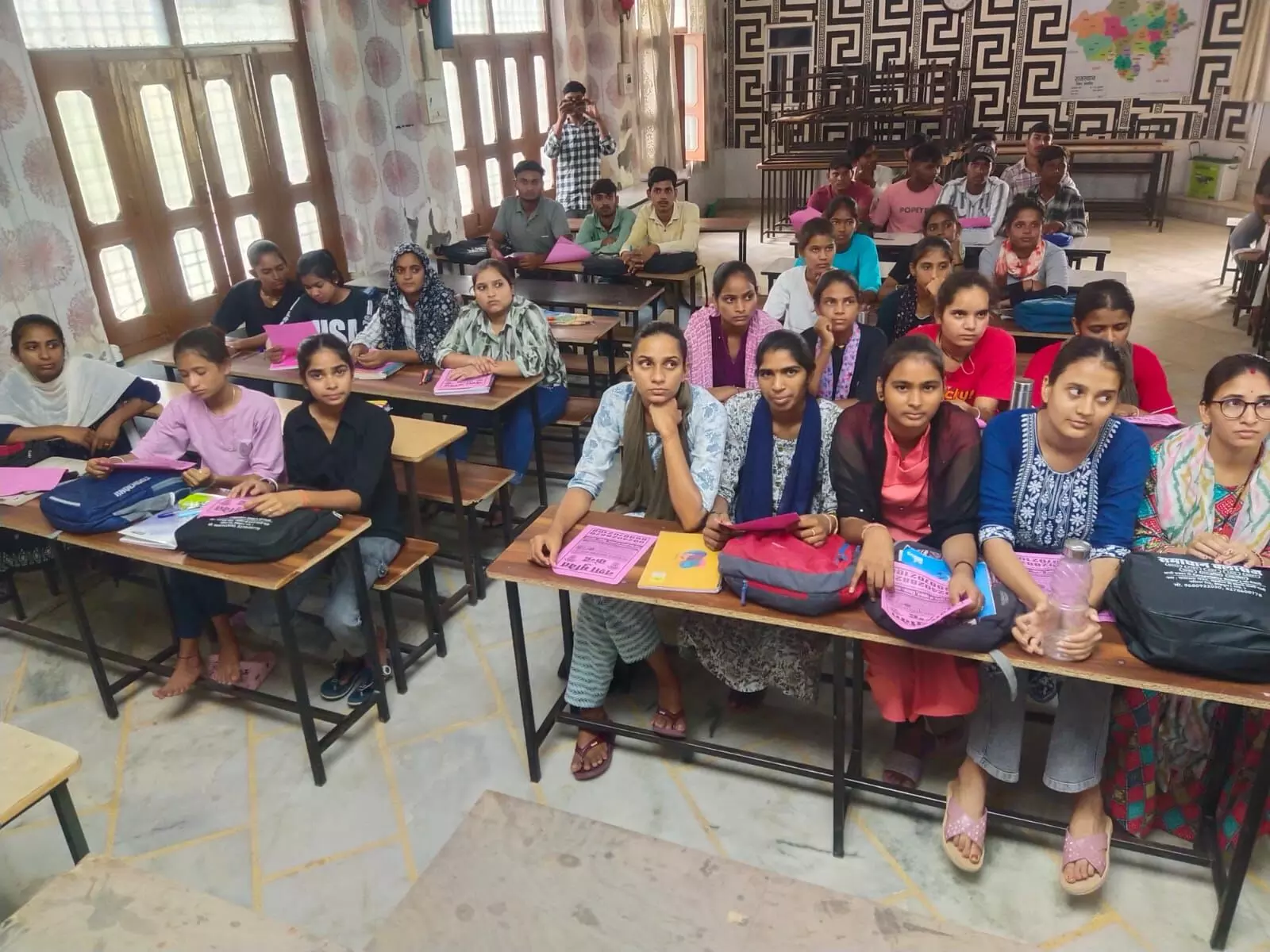 समाधान क्लासेज में हुआ नशा मुक्ति का कार्यक्रम डायरेक्टर ने कहा केंसर के बाद नशा दुसरे नम्बर पर है