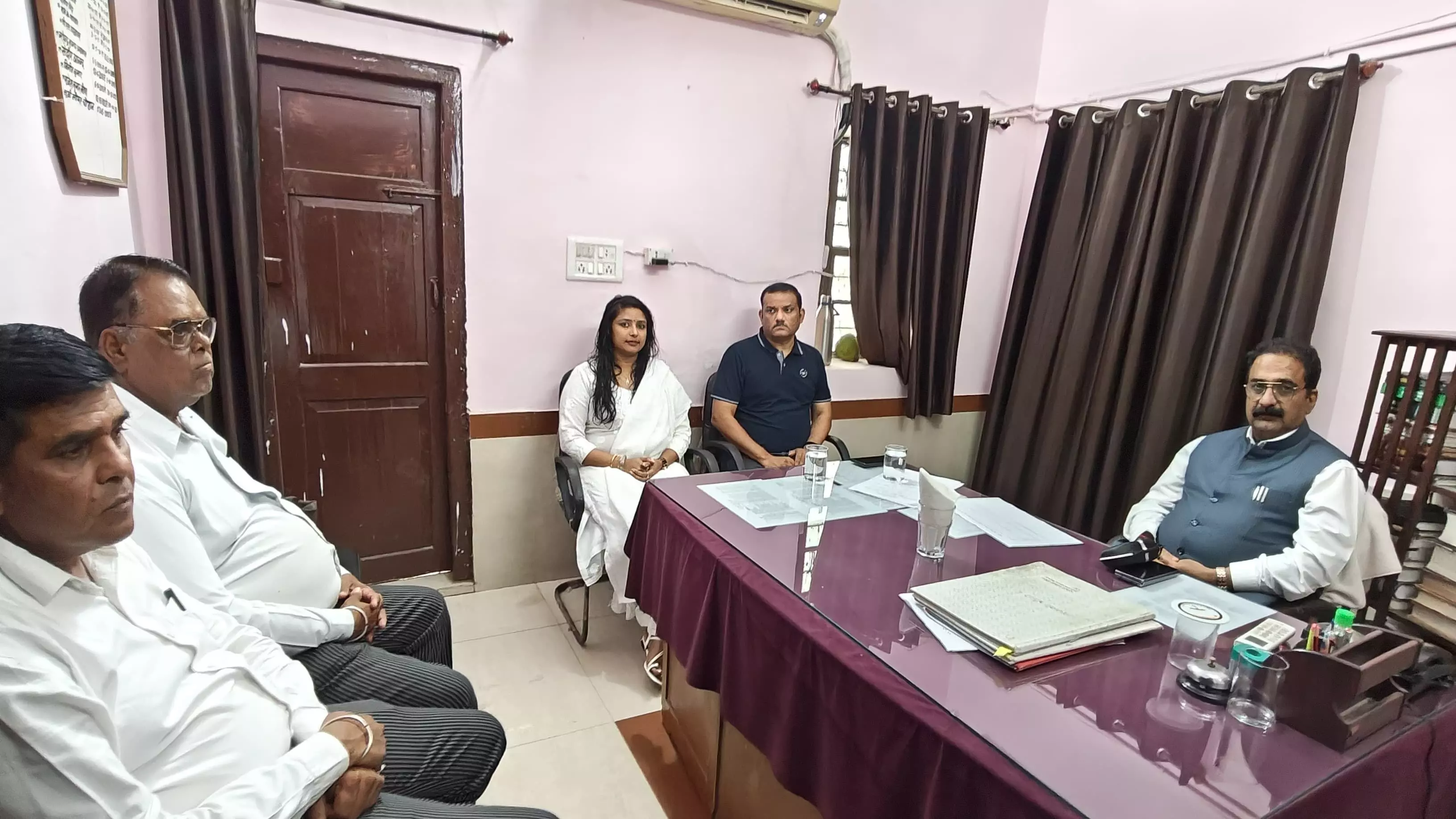 "मध्यस्थता राष्ट्र हेतु" योजना के अंतर्गत  जिला न्यायाधीश जैन ने की मध्यस्थों के साथ बैठक