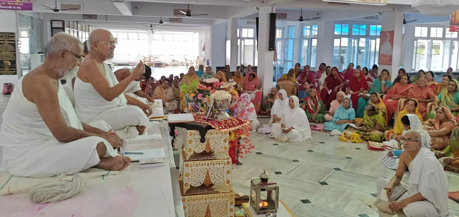 अहंकार के नाश के लिए अर्हम् की साधना अनिवार्य : जैनाचार्य महाराज
