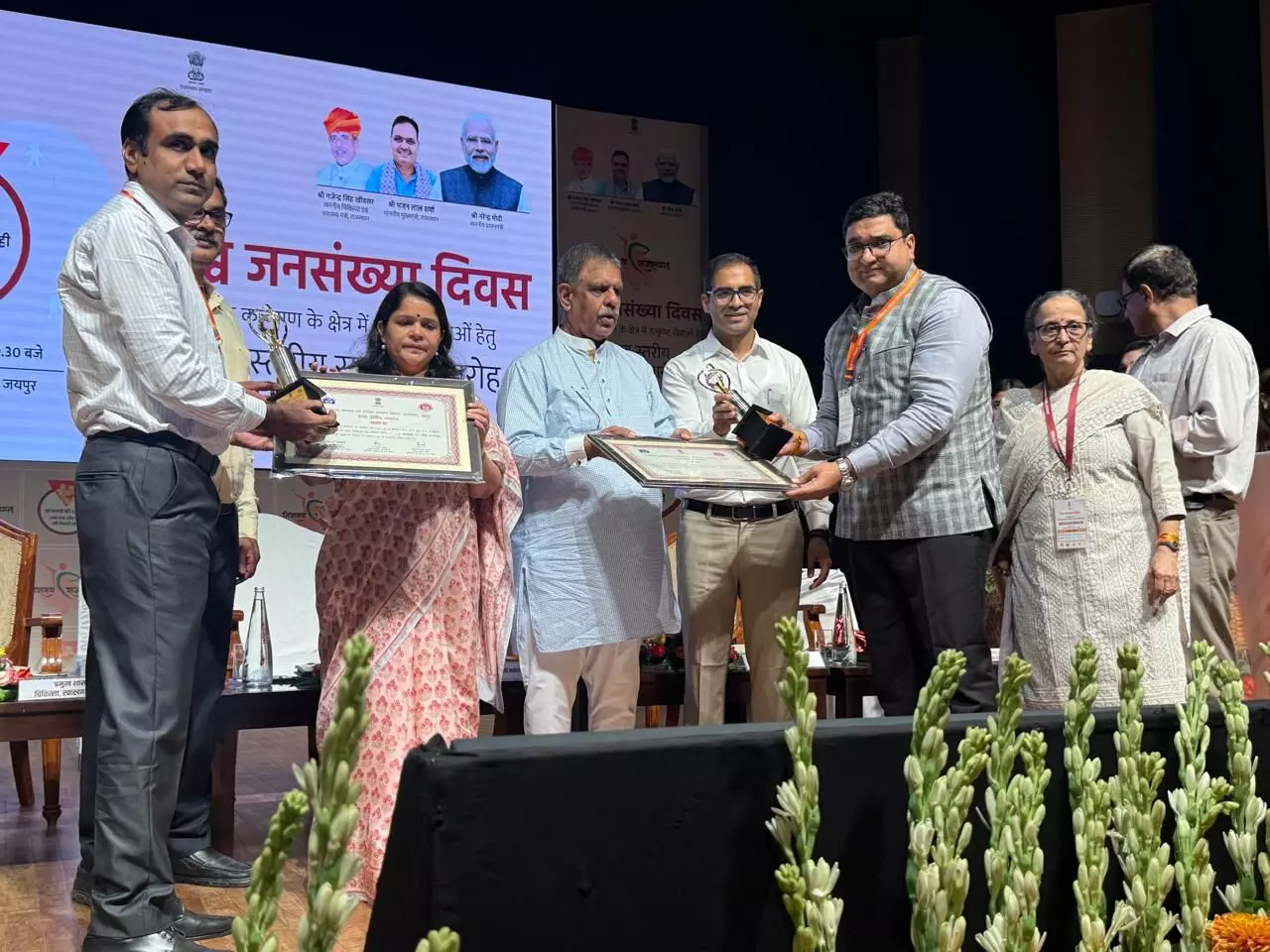 सीएमएचओ डॉ. गोस्वामी को मिला द्वितीय रैकिंग अवार्ड़ सीएमएचओ डॉ. गोस्वामी को मिला द्वितीय रैकिंग अवार्ड़