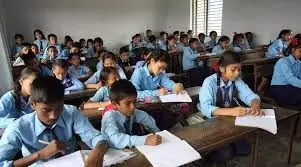 10 सालों में देश के हजारों   स्कूल हो चुके हैं बंद