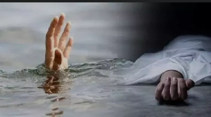 पानी खींचते कुएं में गिरे किशोर की डूबने से मौत पानी खींचते कुएं में गिरे किशोर की डूबने से मौत