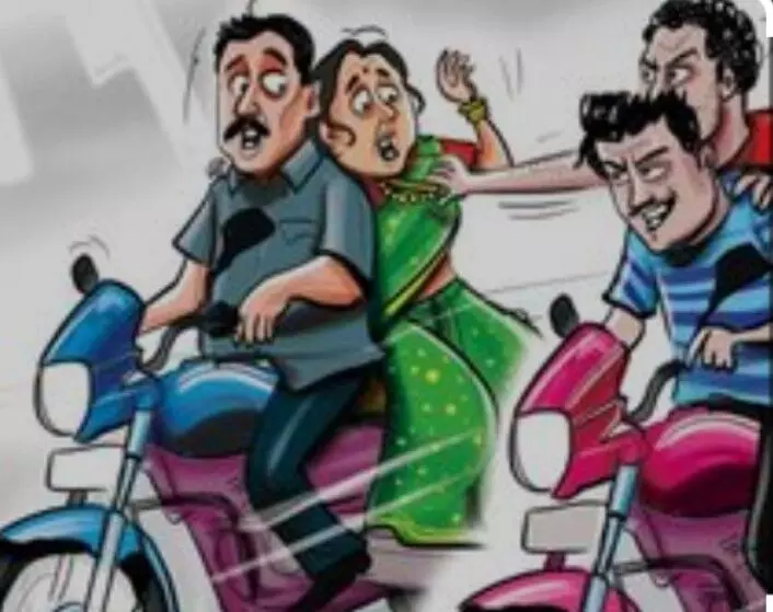 भीलवाड़ा में चोर-लुटेरे बेखौफ, स्कूटर सवार महिला की चेन लूटी, सूने दो मकानो में दिनदहाड़े दिखाये हाथ, दहशत भीलवाड़ा में चोर-लुटेरे बेखौफ, स्कूटर सवार महिला की चेन लूटी, सूने दो मकानो में दिनदहाड़े दिखाये हाथ, दहशत