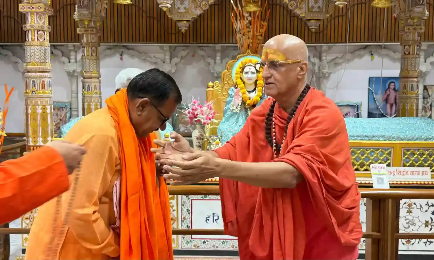 हरिशेवा धाम से गूंजी समरसता की आवाज- एक मंदिर, एक श्मशान, एक पनघट का संकल्प हरिशेवा धाम से गूंजी समरसता की आवाज- एक मंदिर, एक श्मशान, एक पनघट का संकल्प