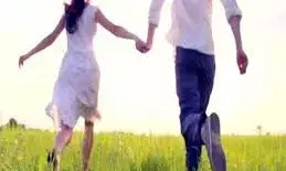 ये क्या हो रहा हे25 बरस की  युवती  ने 15 साल के लड़के से बनाए संबंध, घर से ले भागी