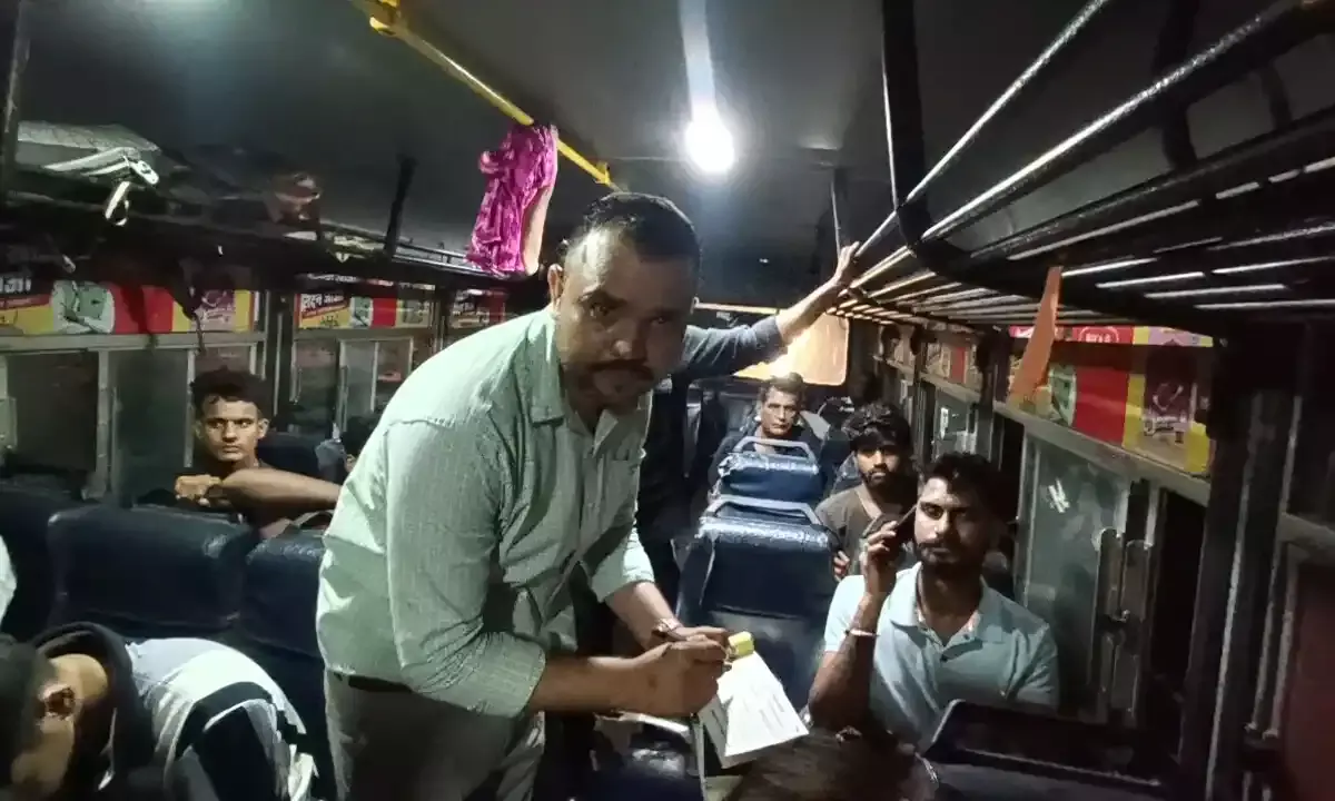 भीलवाड़ा में रोडवेज यात्री को 70 रुपए बचाने के चक्कर में चुकाने पड़े 700 रुपए भीलवाड़ा में रोडवेज यात्री को 70 रुपए बचाने के चक्कर में चुकाने पड़े 700 रुपए