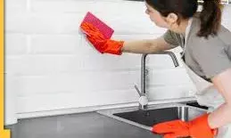 किचन के गंदे-चिपचिपे फर्श को चुटकियों में चमकाएं,जाने आसान तरीका