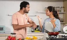 रिश्ते को बचाना है तो अपनों के सामने भूल कर भी न करें ये 3 गलती, वरना पार्टनर से बन जाएगी दूरी रिश्ते को बचाना है तो अपनों के सामने भूल कर भी न करें ये 3 गलती, वरना पार्टनर से बन जाएगी दूरी