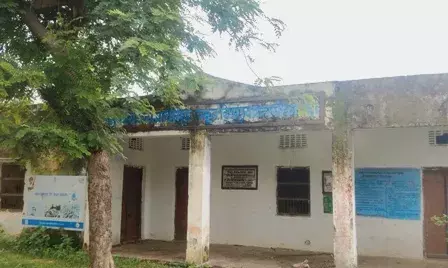 पहली क्लास में 2 बच्चों का नामांकन्, दूसरी से लेकर आठवीं तक एक भी बच्चे का नामाकन नहीं