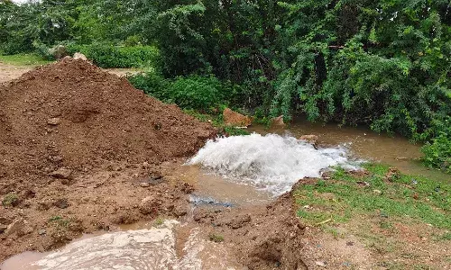 चंबल की पाइपलाइन टूटी हजार लीटर पानी व्यर्थ बहा, ढ़ेलाणा व सोपूरा की आपूर्ति ठप