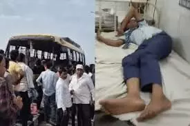स्कूल बस  स्लीपर  में टक्कर,   छात्र की मौत; कई घायल