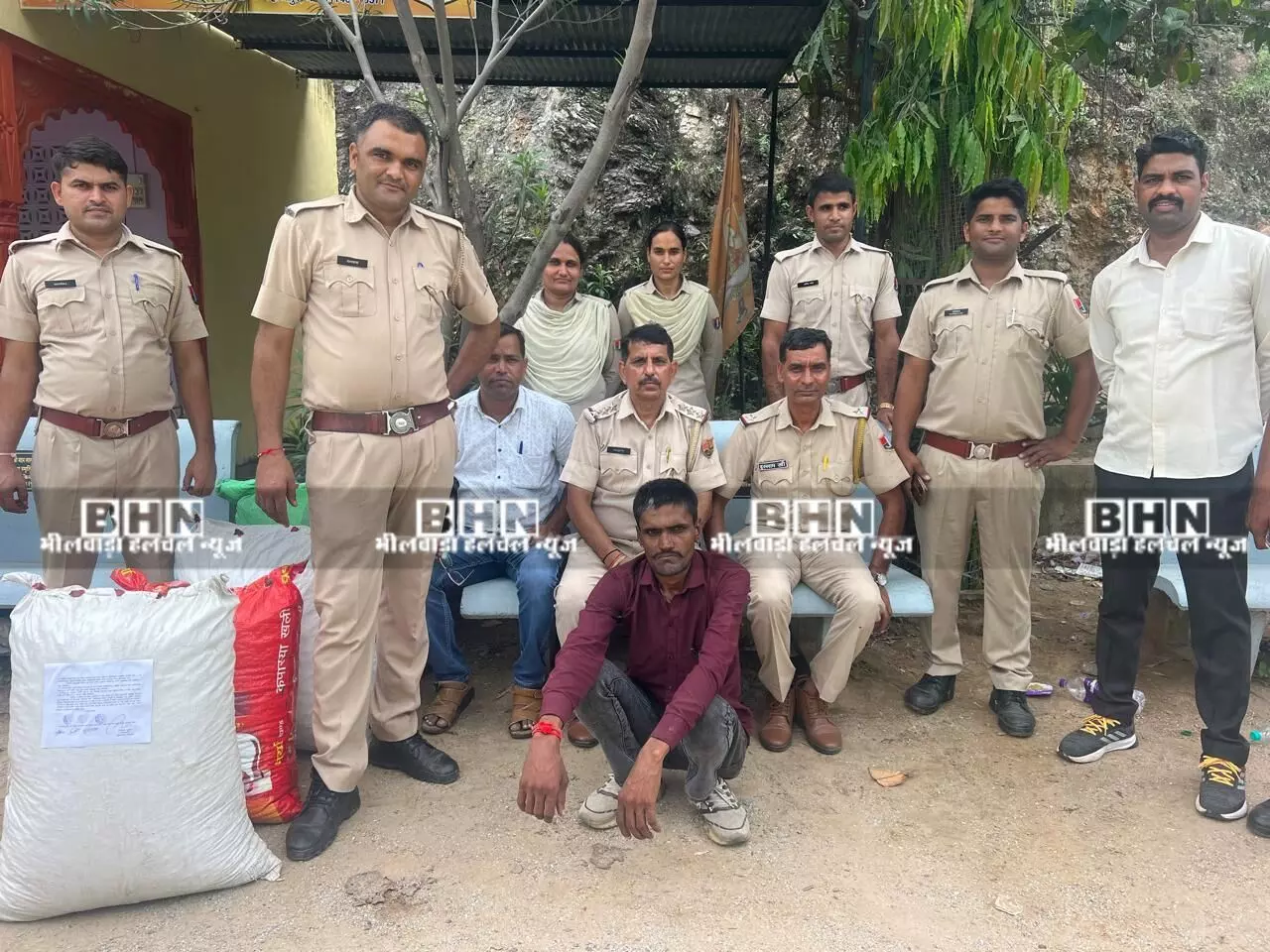 कार में तस्करी कर जौधपुर ले जाया जा रहा डोडा-चूरा पकड़ा, एक तस्कर गिरफ्तार कार में तस्करी कर जौधपुर ले जाया जा रहा डोडा-चूरा पकड़ा, एक तस्कर गिरफ्तार