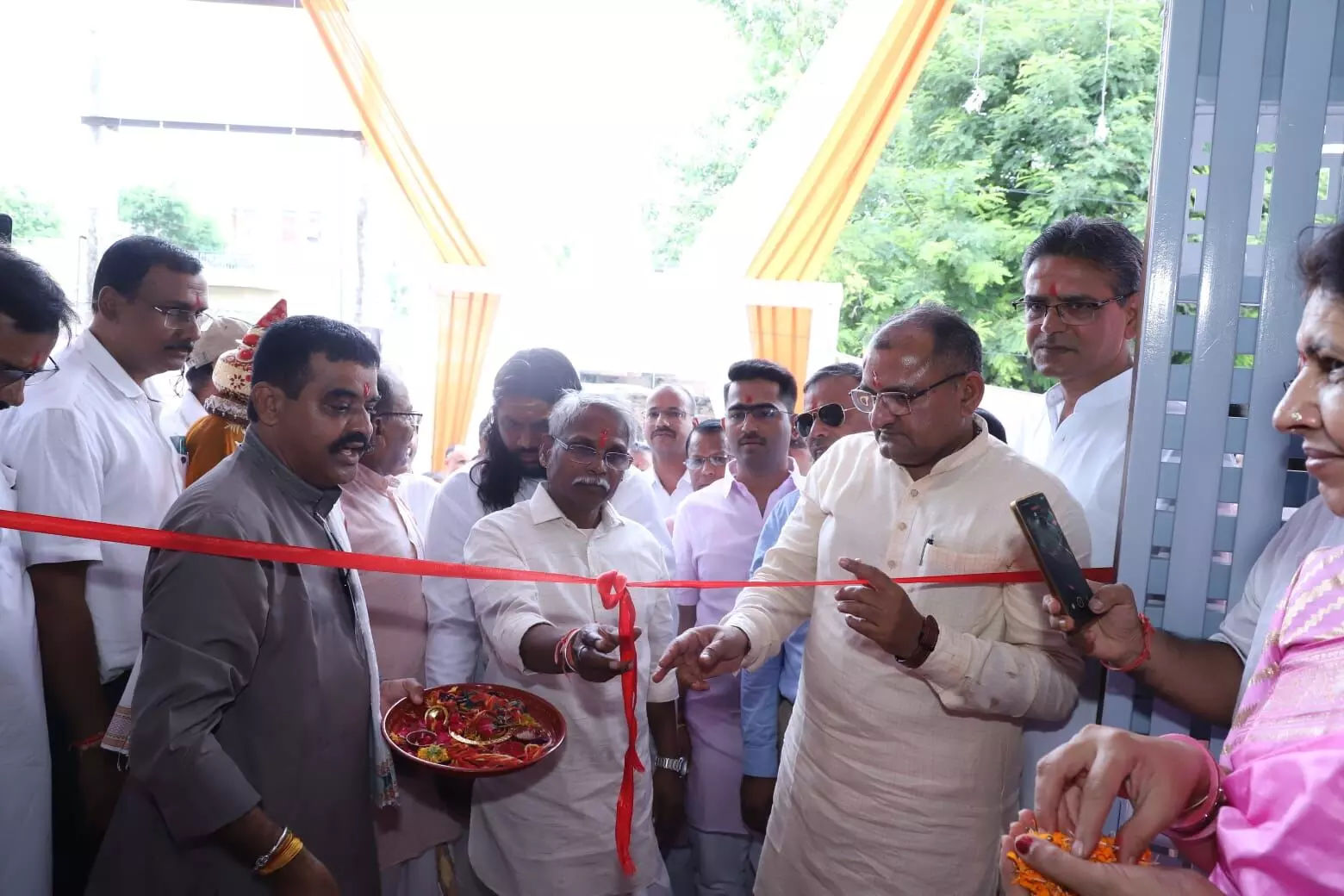 शिक्षा और शिक्षक समाज में आमूलचूल परिवर्तन में महत्वपूर्ण भूमिका निभाते हैं - नींबाराम शिक्षा और शिक्षक समाज में आमूलचूल परिवर्तन में महत्वपूर्ण भूमिका निभाते हैं - नींबाराम