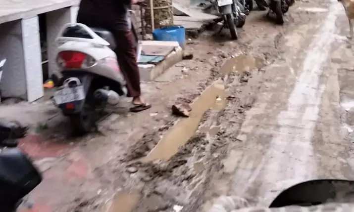 कोली मोहल्ले की सड़कें बनी मुसीबत, पाँच साल से नहीं हुआ सुधार कोली मोहल्ले की सड़कें बनी मुसीबत, पाँच साल से नहीं हुआ सुधार