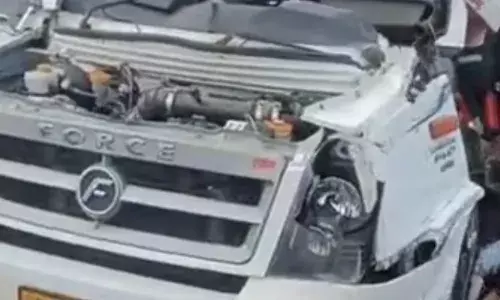 कोटा ट्रैवलर और ट्रक में भिड़ंत 4 लोगों की मौत: 10 घायल