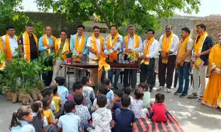 200 पौधे लगाए