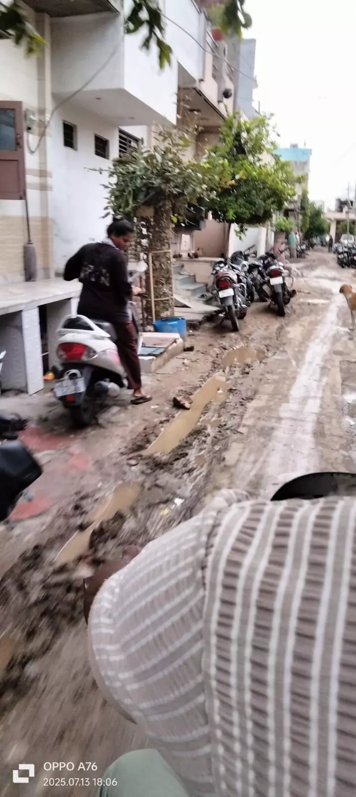 कोली मोहल्ले की सड़कें बनी मुसीबत, पाँच साल से नहीं हुआ सुधार कोली मोहल्ले की सड़कें बनी मुसीबत, पाँच साल से नहीं हुआ सुधार