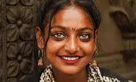 महाकुंभ की मोनालिसा भोसले,  पहली बॉलीवुड फिल्म के लिए फीस चार्ज कर रहीं जानकर चौंक जायेंगे