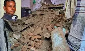 पुराने औषधालय भवनकी छत गिरने से वहां खेल रहे तीन किशोर बच्चों की मौत