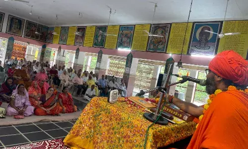 सावन के पहले सोमवार को हुआ भोलेनाथ का अभिषेक व श्रृंगार