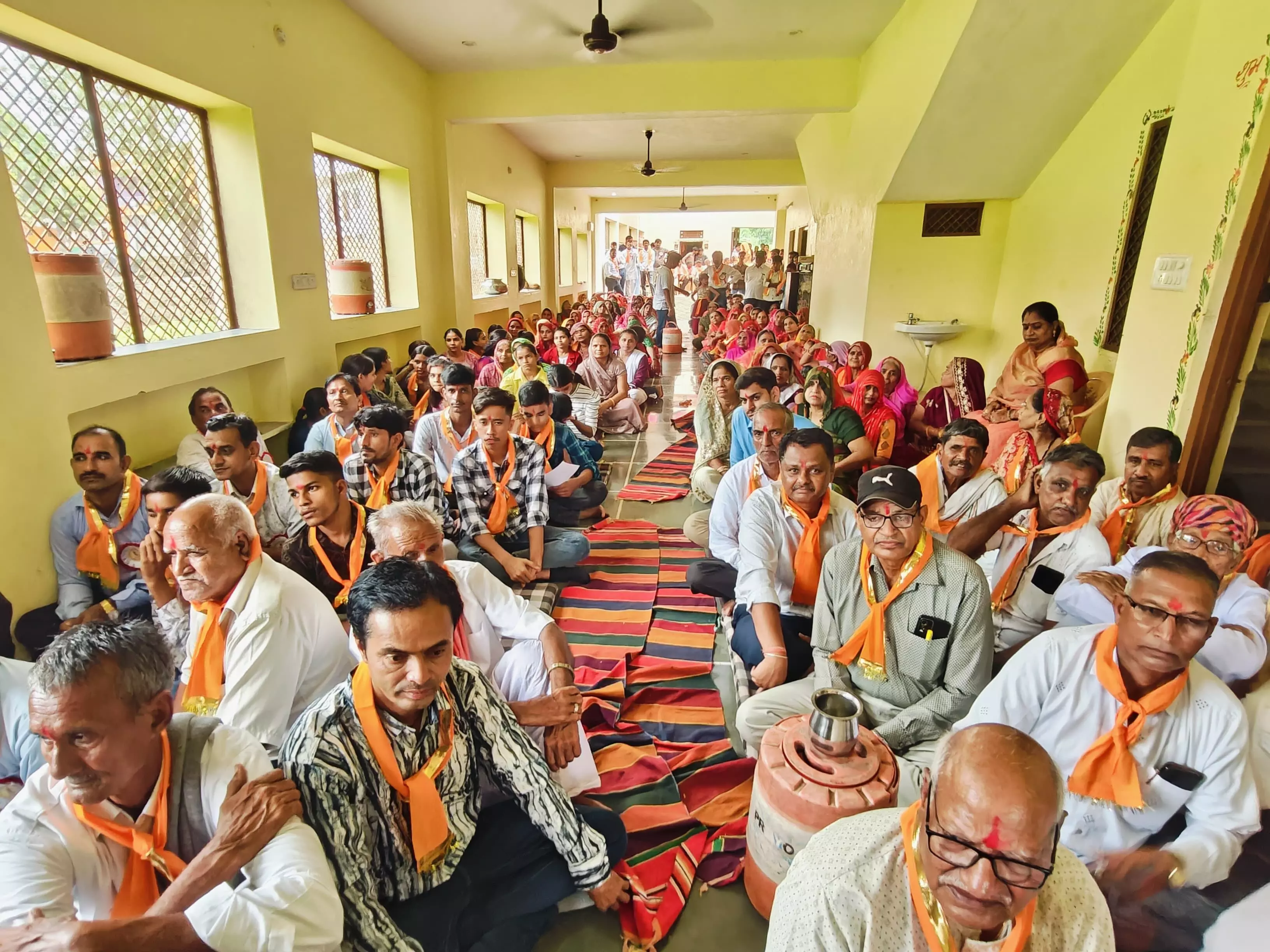 40 से अधिक प्रतिभावान छात्र-छात्राओं का सम्मान किया 40 से अधिक प्रतिभावान छात्र-छात्राओं का सम्मान किया