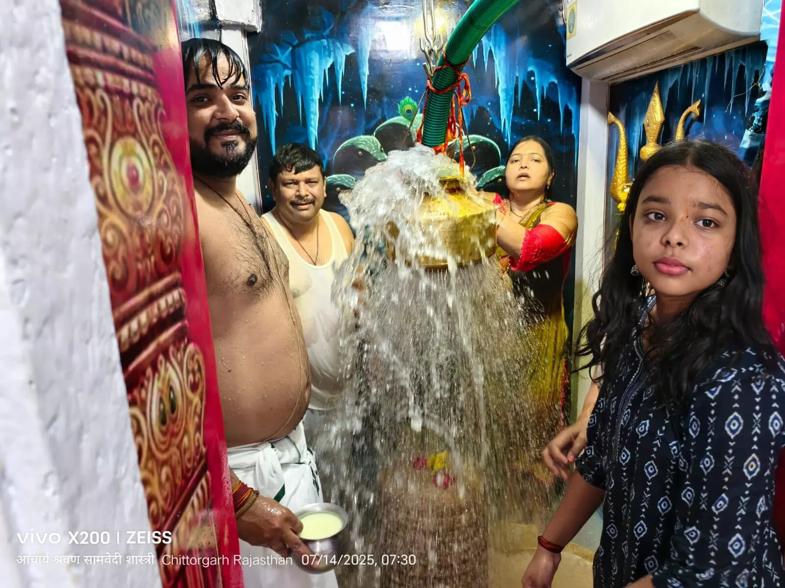 हजारेश्वर महादेव मंदिर में सोमवार को एक विशेष आध्यात्मिक आयोजन हजारेश्वर महादेव मंदिर में सोमवार को एक विशेष आध्यात्मिक आयोजन