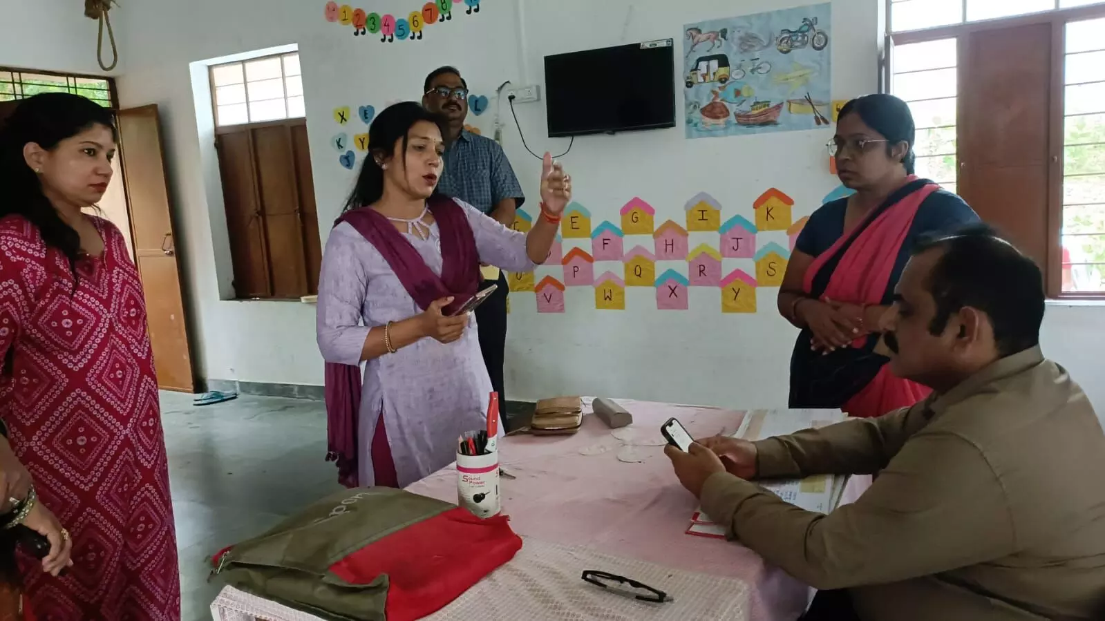 इंदिरा कॉलोनी आंगनवाड़ी केंद्र का कलक्टर ने किया निरीक्षण इंदिरा कॉलोनी आंगनवाड़ी केंद्र का कलक्टर ने किया निरीक्षण