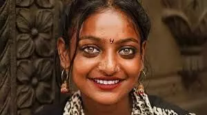 महाकुंभ की मोनालिसा भोसले,  पहली बॉलीवुड फिल्म के लिए फीस चार्ज कर रहीं जानकर चौंक जायेंगे
