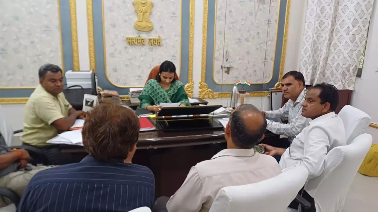 प्रधानमंत्री फसल बीमा योजना की समीक्षा बैठक आयोजित – किसानों को समय पर बीमा करवाने के निर्देश प्रधानमंत्री फसल बीमा योजना की समीक्षा बैठक आयोजित – किसानों को समय पर बीमा करवाने के निर्देश