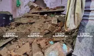 आकाशीय बिजली गिरने से दो मंजिला मकान की छत गिरी, पति की मौत, पत्नी और बेटा बचे