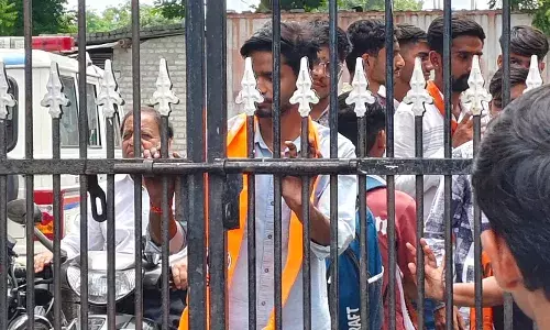 एबीवीपी कार्यकर्ता सौम्याश्री बिसी की आत्महत्या पर भीलवाड़ा में विरोध