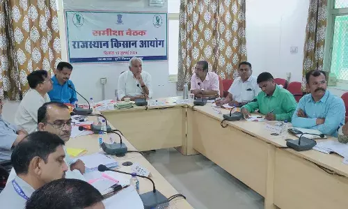 किसान आयोग अध्यक्ष ने ली अधिकारियों की बैठक