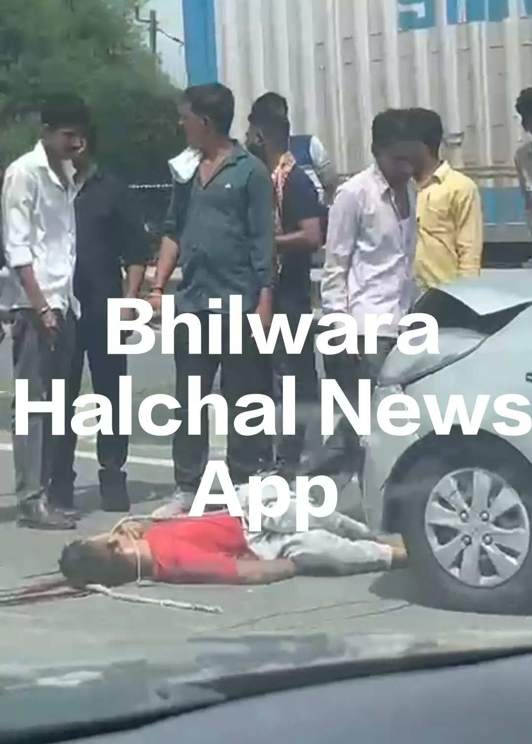 ट्रक ने आगे चल रही कार को मारी टक्कर, एक की मौत, एक घायल