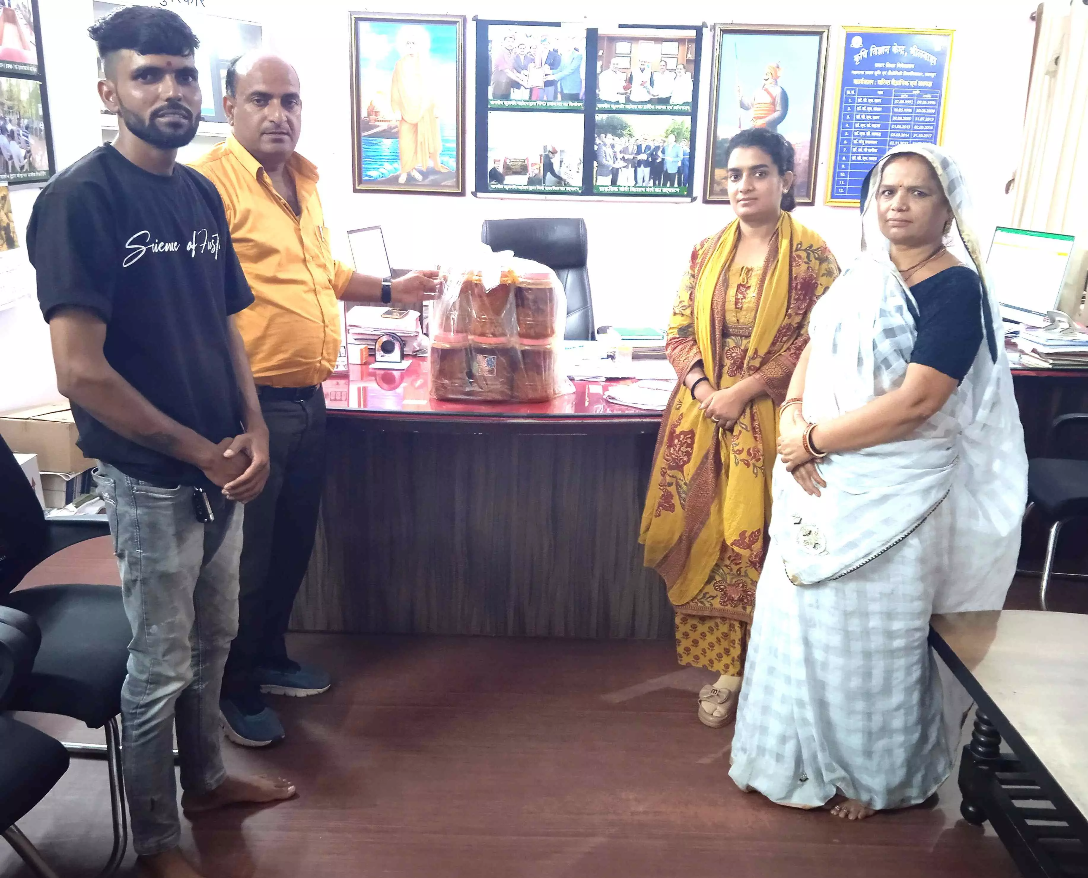 कौशल प्रशिक्षण प्राप्त कर देवी बनी आत्मनिर्भर कौशल प्रशिक्षण प्राप्त कर देवी बनी आत्मनिर्भर