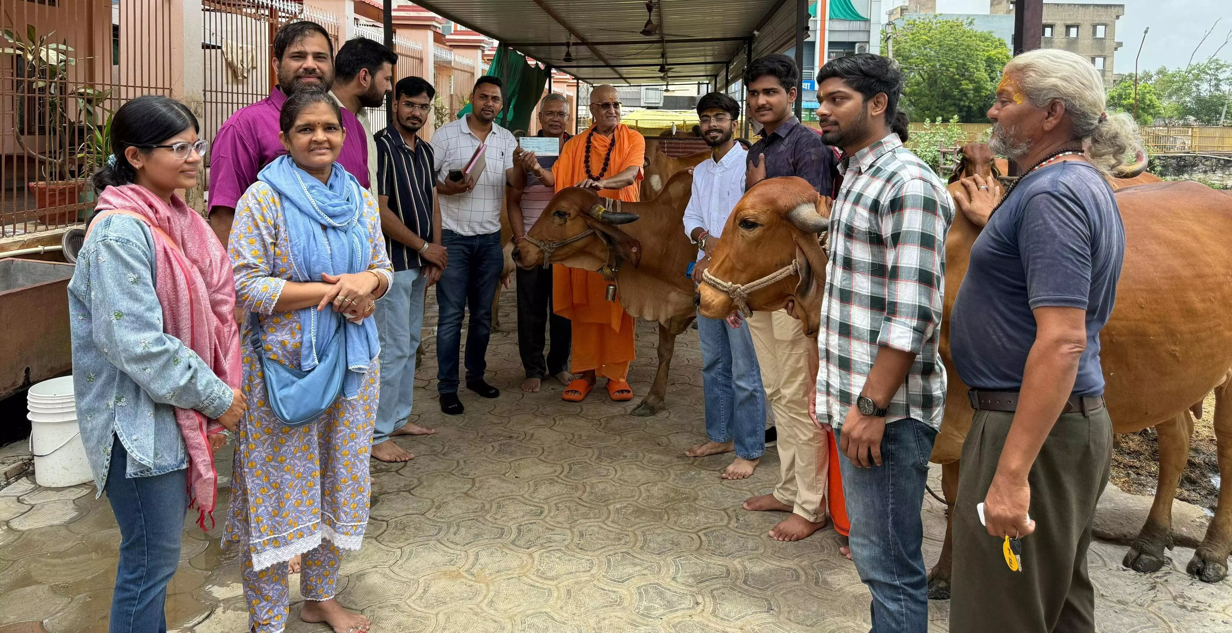 भीलवाड़ा में गौसेवा के लिए हरि शेवा धर्मशाला ट्रस्ट ने दिया 51 हजार रुपए का सहयोग भीलवाड़ा में गौसेवा के लिए हरि शेवा धर्मशाला ट्रस्ट ने दिया 51 हजार रुपए का सहयोग