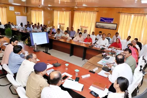 उप मुख्यमंत्री डॉ. प्रेमचंद बैरवा की समीक्षा बैठक
