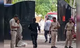 दिल्ली में पांच स्कूल को बम से उड़ाने की मिली धमकी