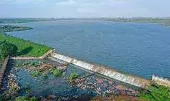 मंडोल लबालब ,चल  रही है चादर