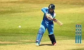 14 साल का ये बल्लेबाज इंग्लैंड में मचा रहा है तूफान, लोग झलक को तरस रहे