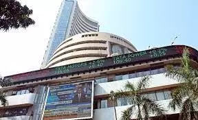 शेयर बाजार पर दबाव, सेंसेक्स और निफ्टी में गिरावट