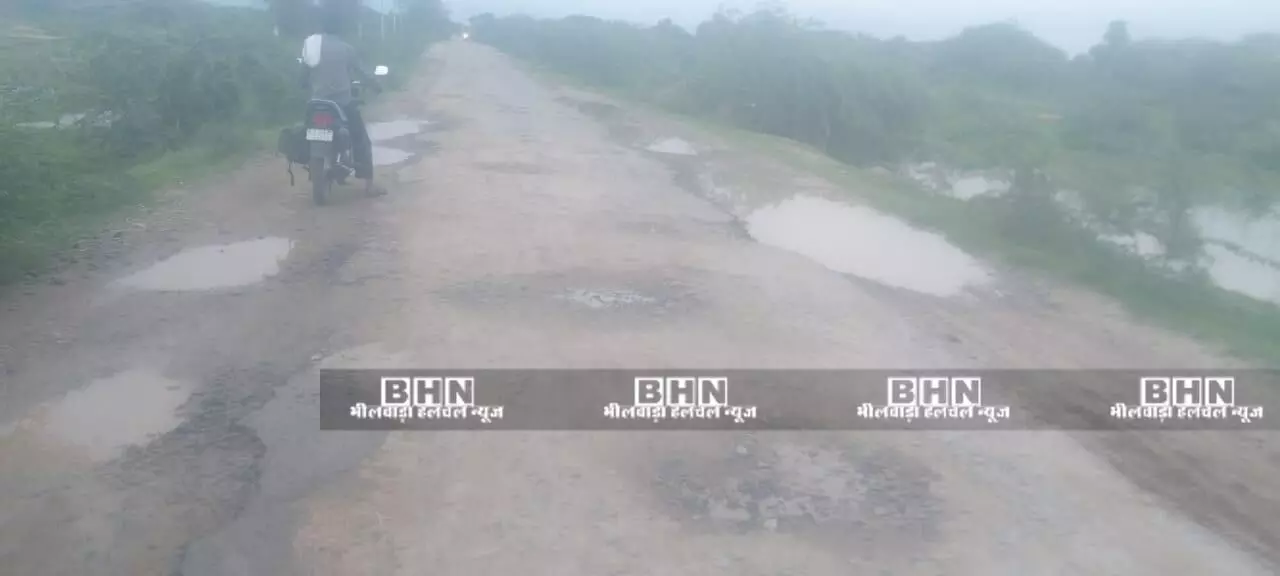 ग्रामीण इलाकों की रूपाहेली से खारड़ा खस्ताहाल सड़कें विकास के दावों की खोल रही पोल