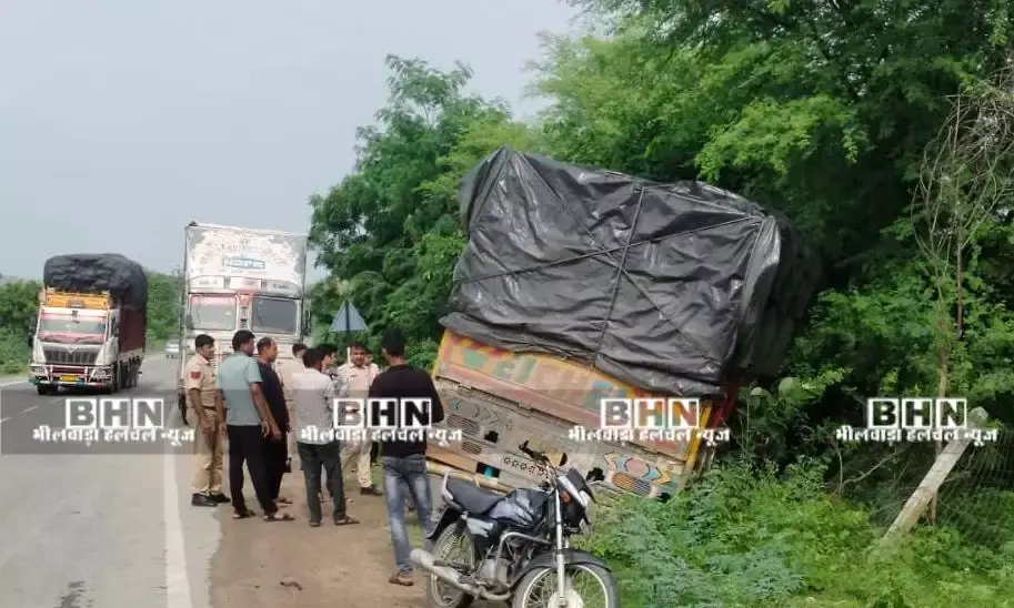 ब्लैक स्पॉट बना 148D हाइवे का चौराहा, दो ट्रकों चपेट में दो महिला सहित पांच घायल