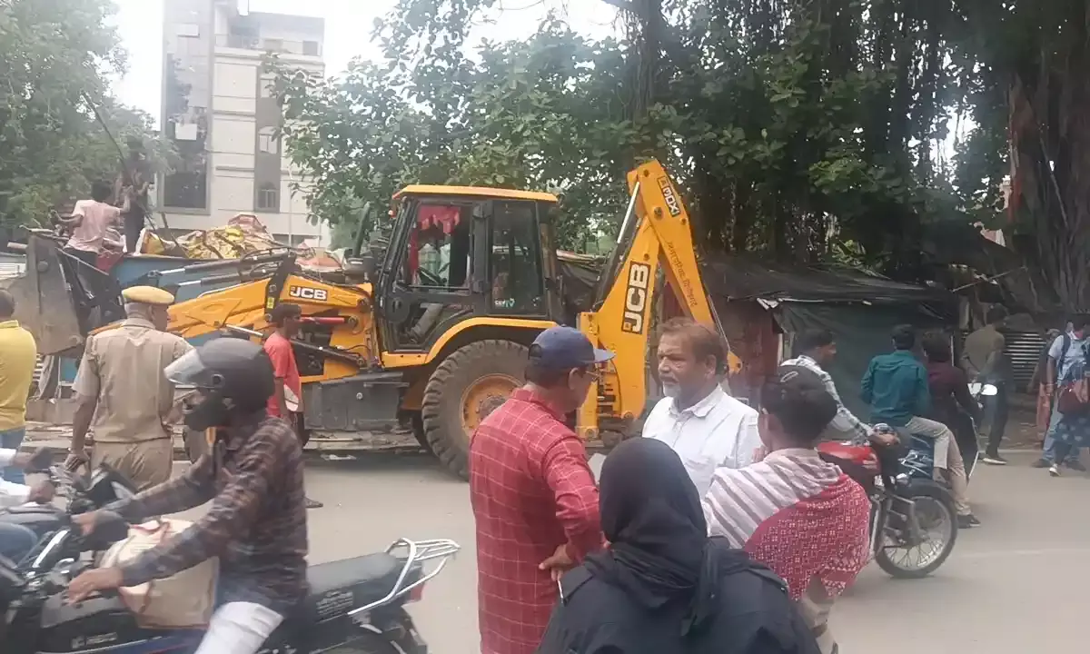 नगर परिषद चित्तौड़गढ़ की सख्त कार्रवाई, शहर में यातायात को मिली नई गति नगर परिषद चित्तौड़गढ़ की सख्त कार्रवाई, शहर में यातायात को मिली नई गति