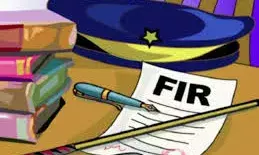 रात आठ बजे बाद शराब देने से मना किया तो ट्रक से ठेकेदार की जीप को मारी टक्कर, दो लोगों पर केस दर्ज