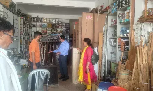 कृषि अधिकारियों ने किया क्षेत्र का दौरा