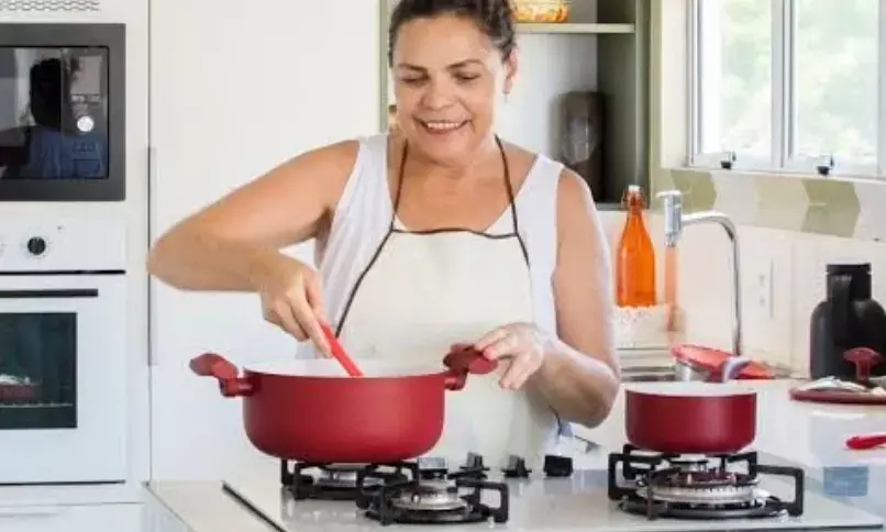 रसोई तो है पर वो सुगन्ध कहां उड़  गई !