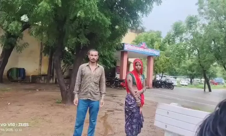 थलकलां - प्रशासक ने संवैधानिक अधिकारों का किया हनन,कहा तुम नीची जाति के लोगो की क्या औकात, तुमने मुझे वोट नही दिया,मारपीट कर दी जातिगत गालियां थलकलां - प्रशासक ने संवैधानिक अधिकारों का किया हनन,कहा तुम नीची जाति के लोगो की क्या औकात, तुमने मुझे वोट नही दिया,मारपीट कर दी जातिगत गालियां