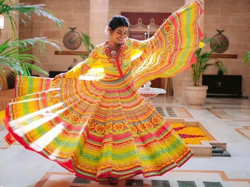 एक से बढ़कर एक ड्रेसेस, हर लड़की करना चाहती है इसे Try