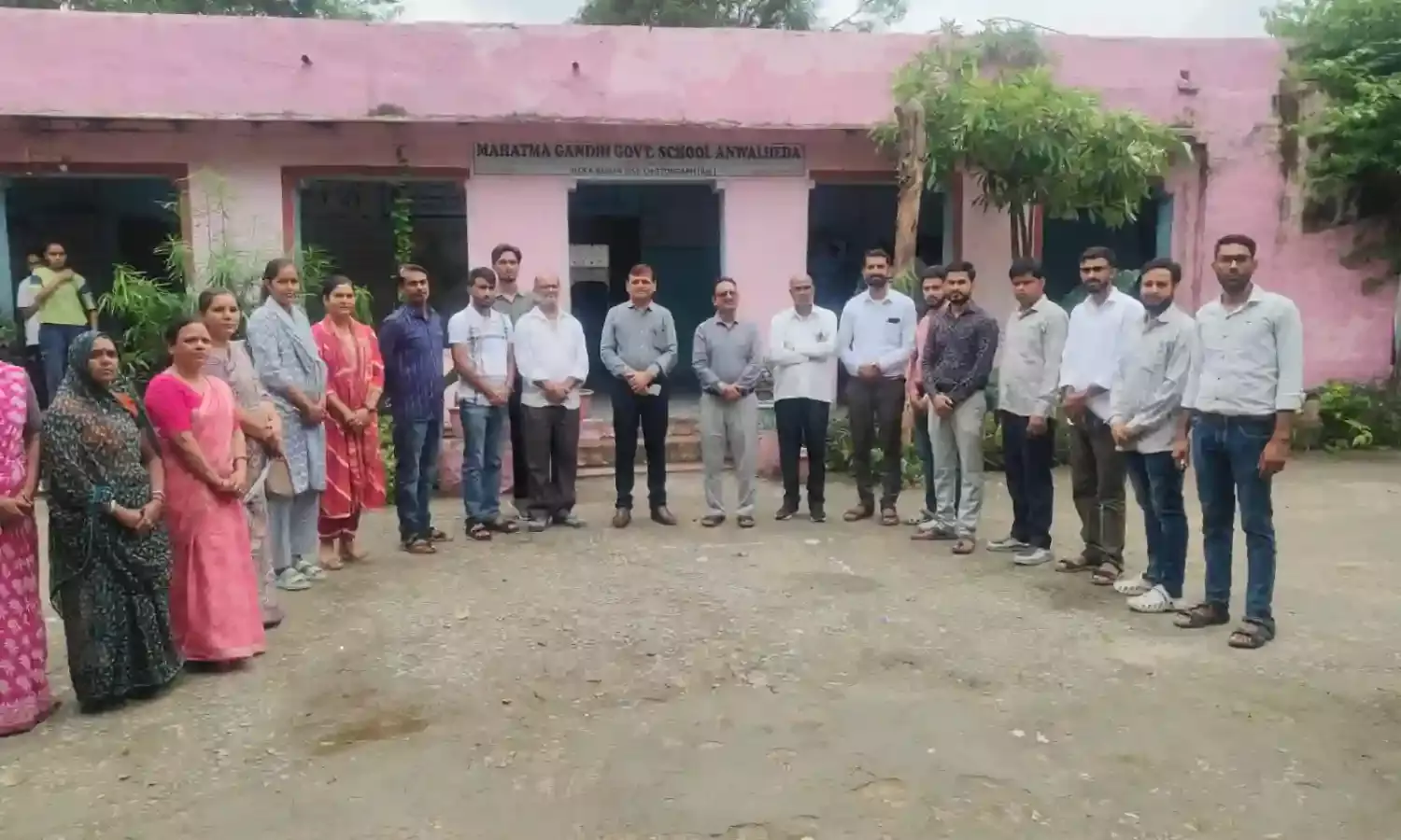 विद्यार्थियों के साथ अनैतिक कृत्य करने वाले शिक्षक को सेवा से पदच्युत किया