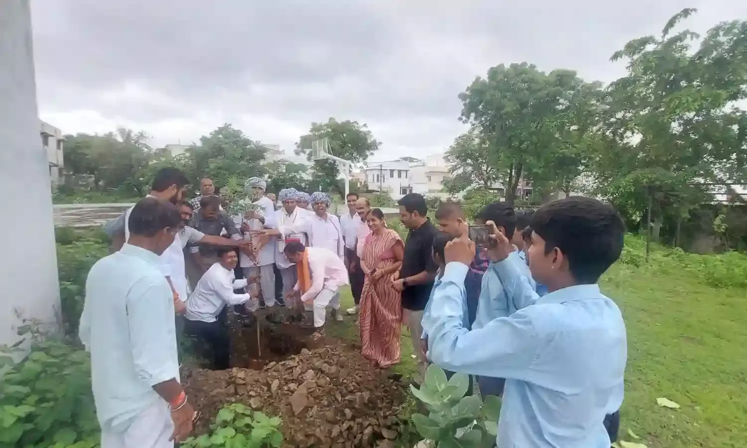 शोभागपुरा विधालय में हरयाळो राजस्थान के तहत पौधारोपण